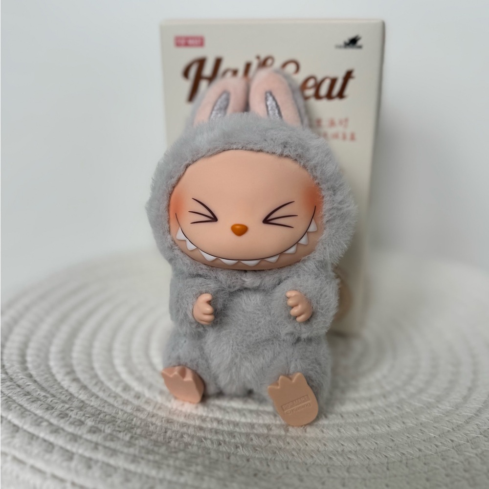THE MONSTERS - Have a Seat Hehe Labubu Vinyl Plush Pendant Blind Box